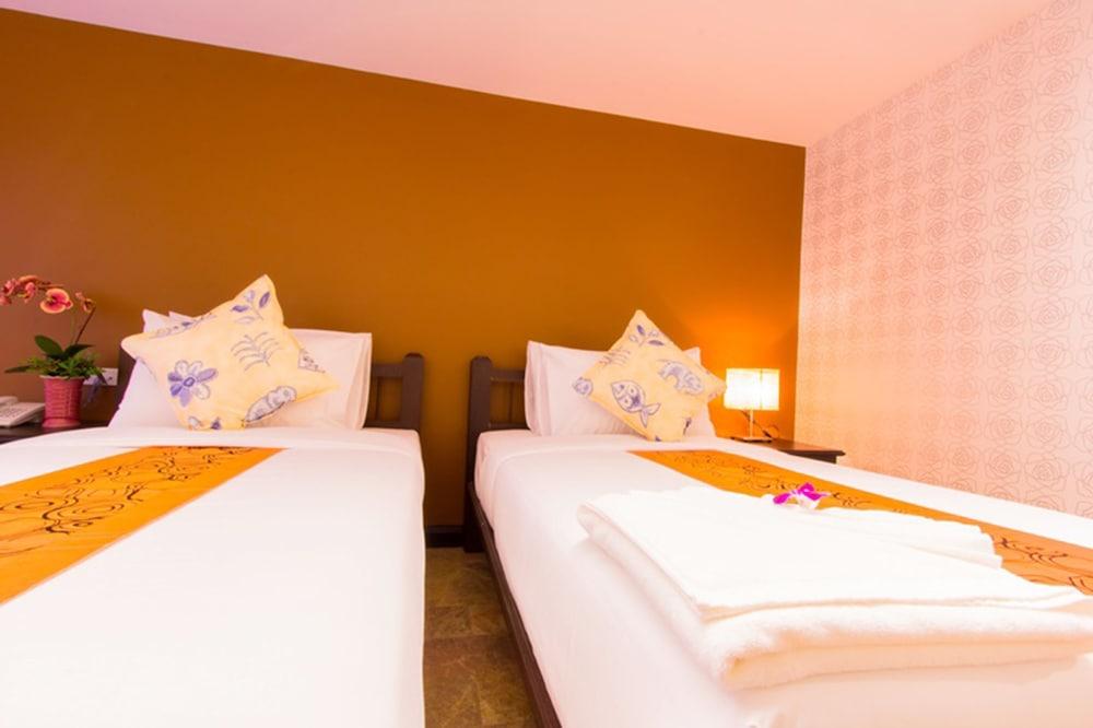 All Together Suite Hotel Bangkok Exterior photo