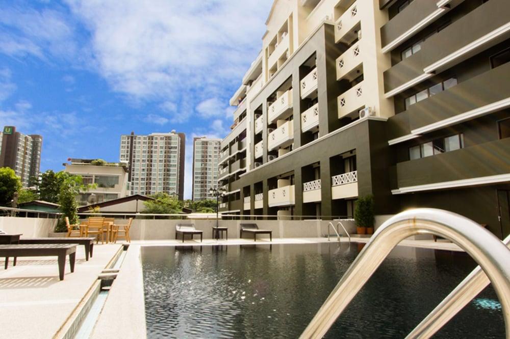 All Together Suite Hotel Bangkok Exterior photo