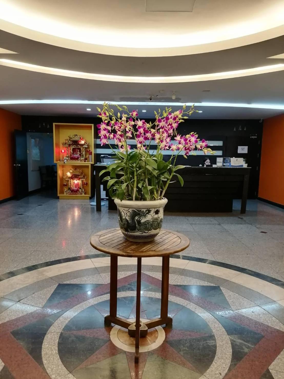 All Together Suite Hotel Bangkok Exterior photo