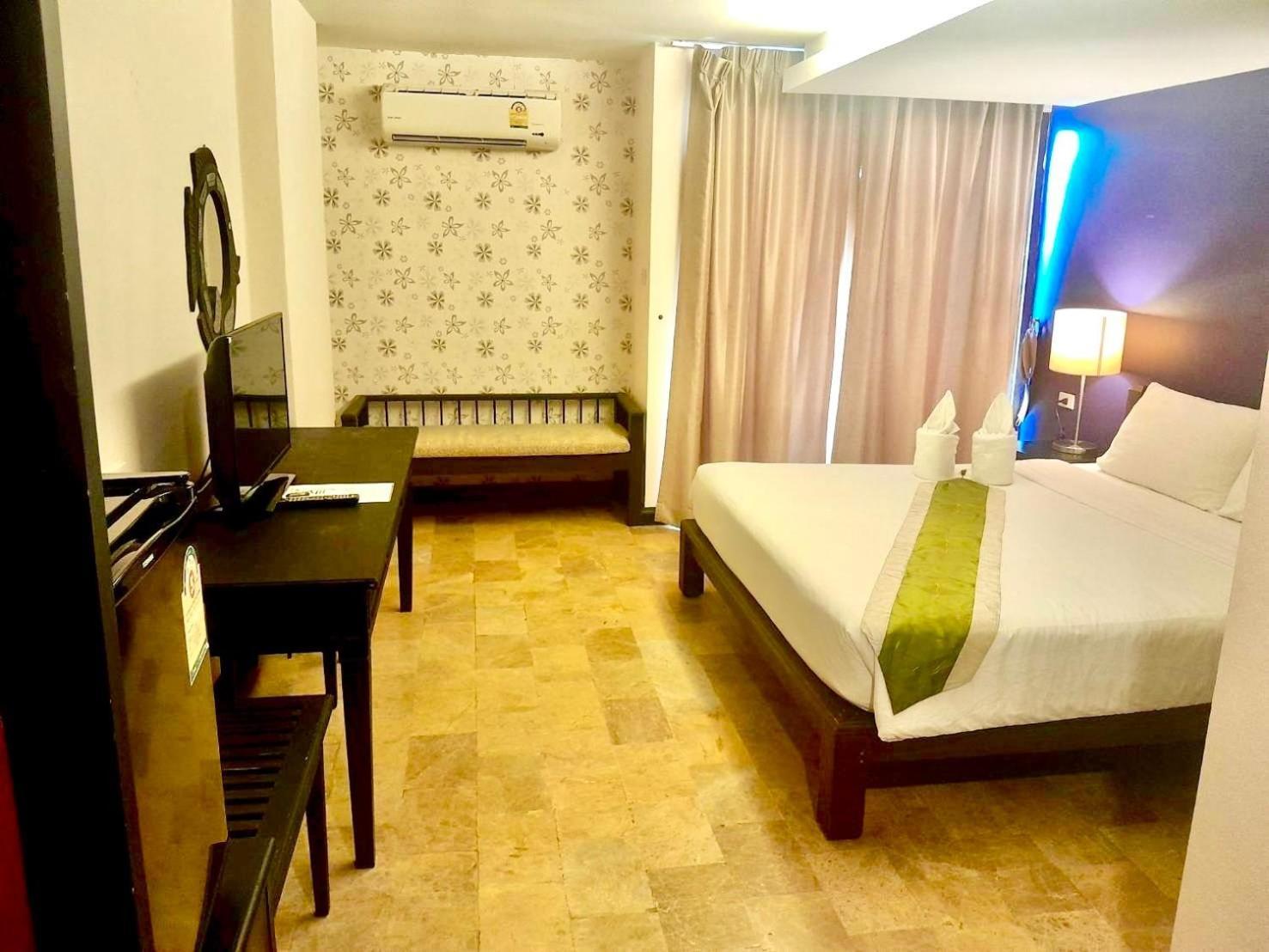 All Together Suite Hotel Bangkok Exterior photo