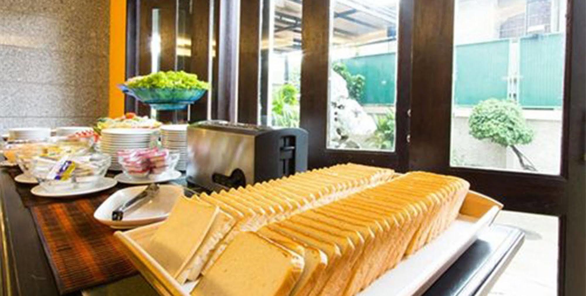 All Together Suite Hotel Bangkok Exterior photo