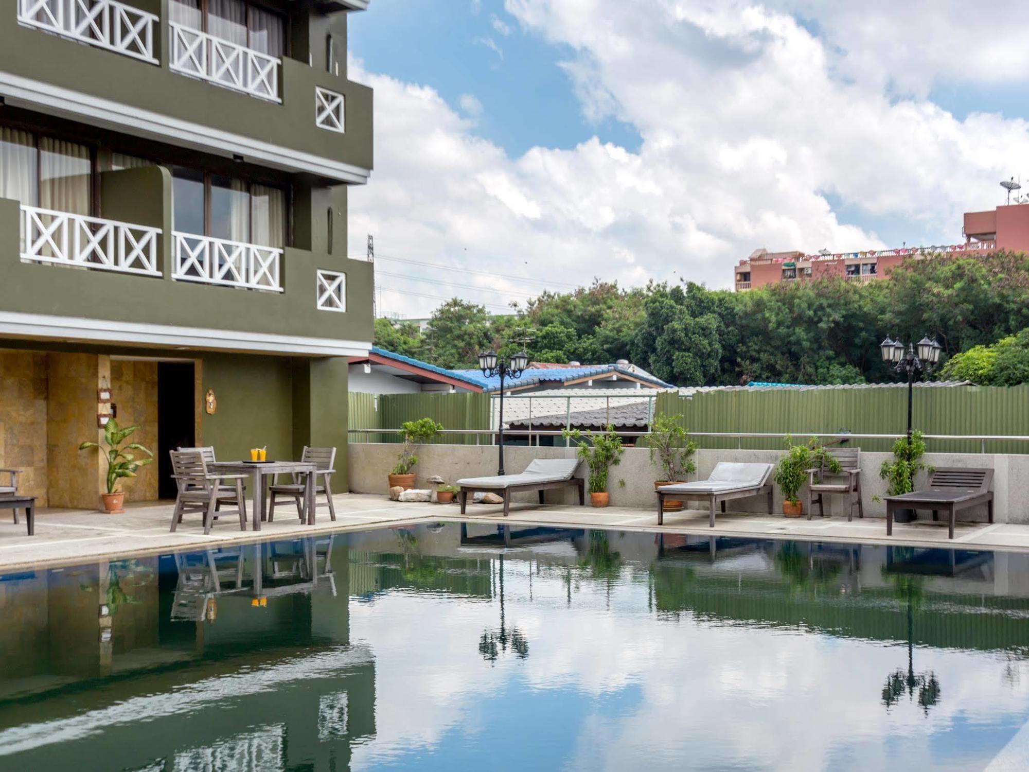 All Together Suite Hotel Bangkok Exterior photo