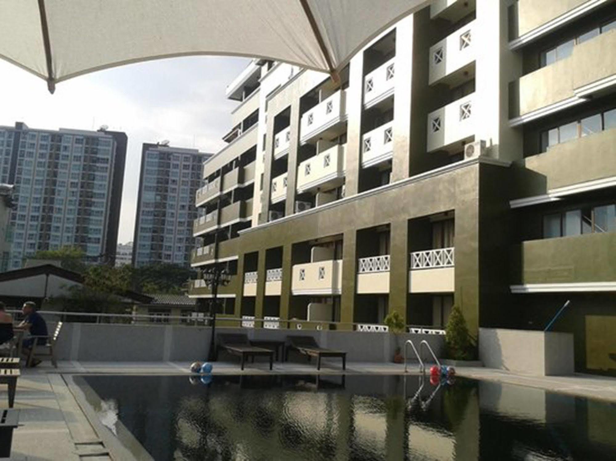 All Together Suite Hotel Bangkok Exterior photo