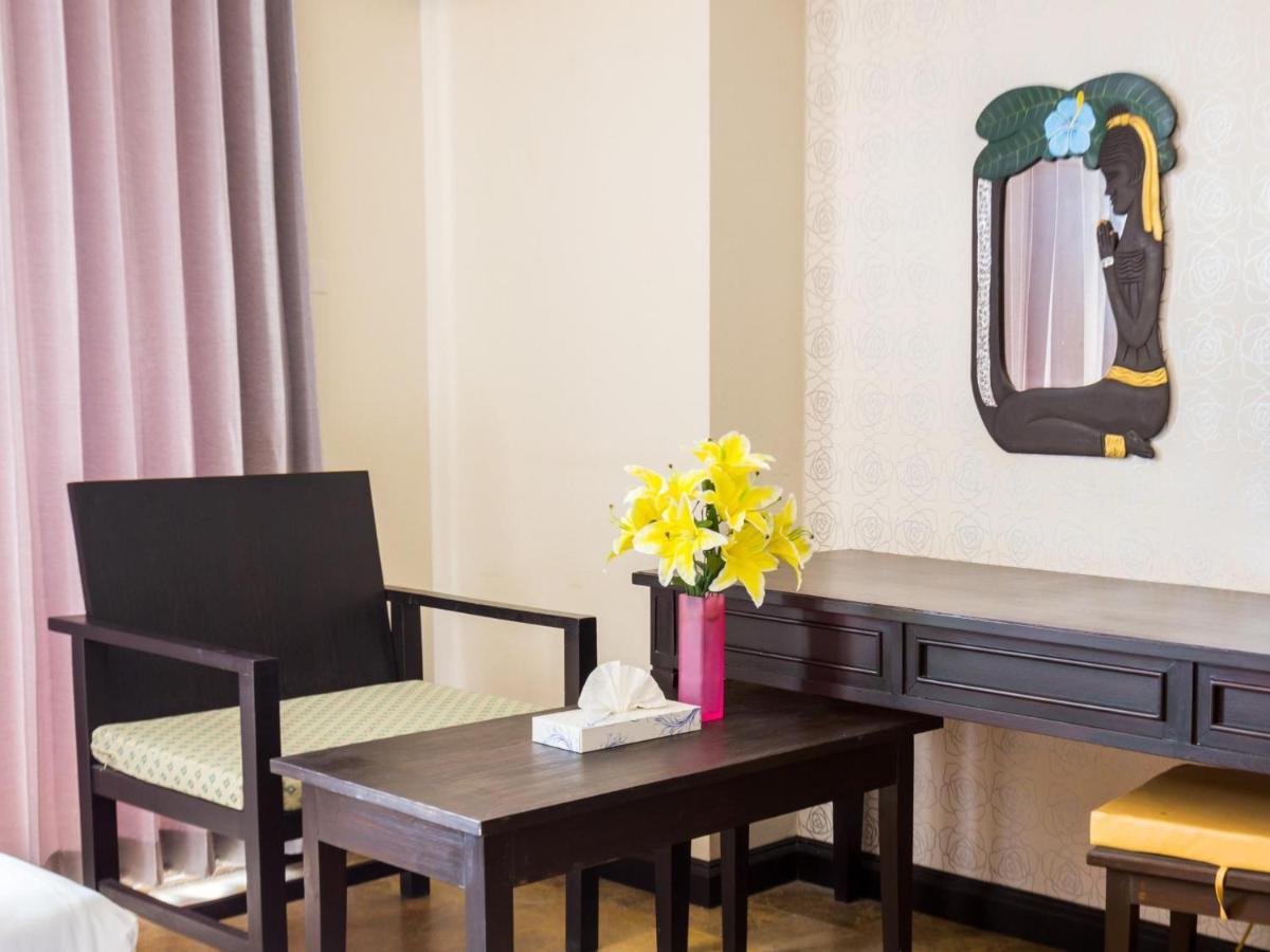 All Together Suite Hotel Bangkok Exterior photo