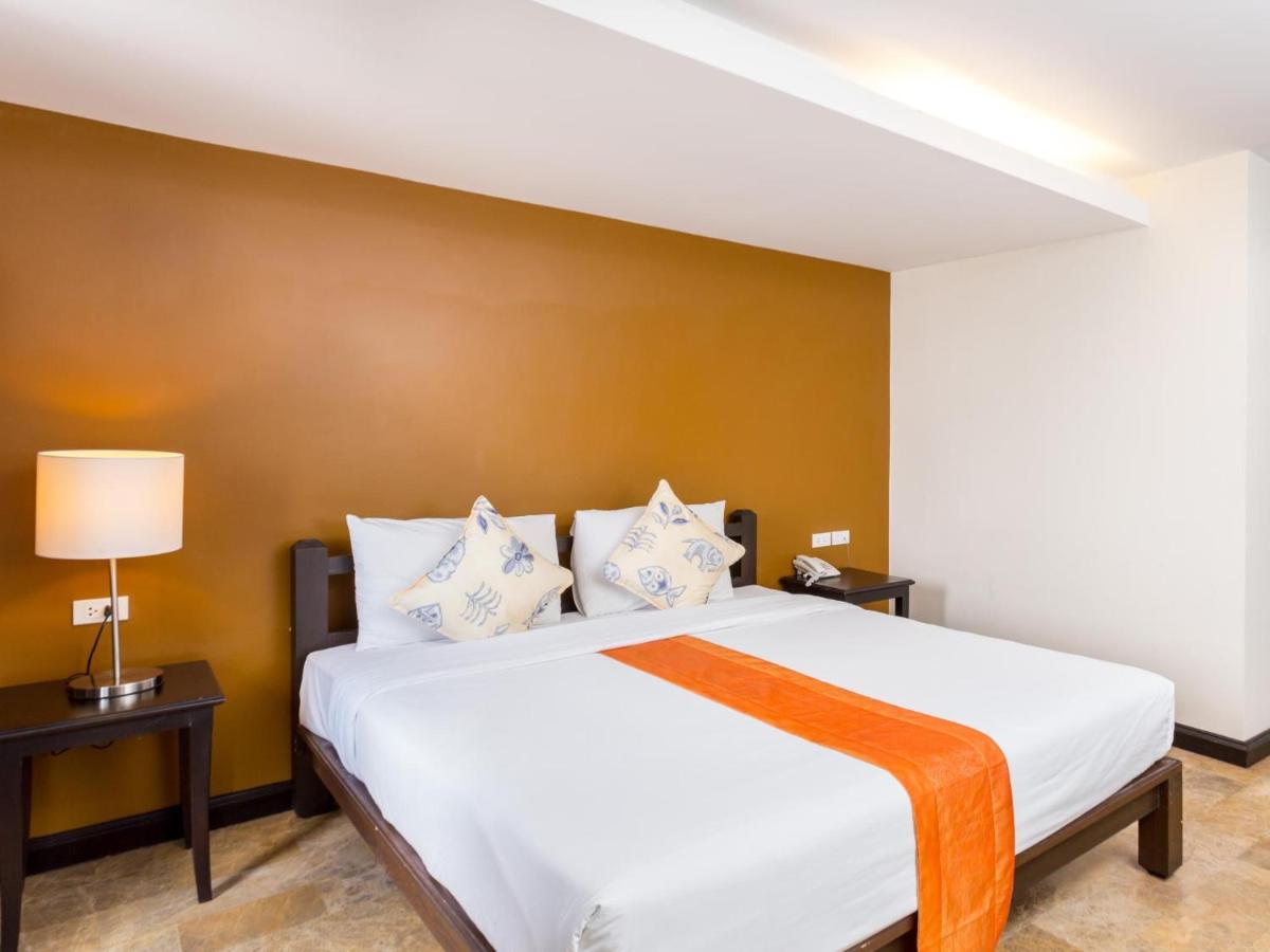 All Together Suite Hotel Bangkok Exterior photo